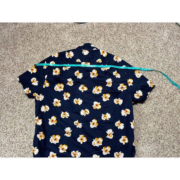 J. CREW Short Sleeved Button up collared shirt, size XL, Hawaiian Blue Flower - Picture 5 of 8